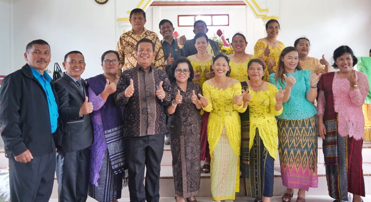 Bupati Simalungun Dan Keluarga Ibadah Minggu Bersama Jemaat GKPS Huta Baru Resort Raya Huluan Bupati Simalungun Dan Keluarga Ibadah Minggu Bersama Jemaat GKPS Huta Baru Resort Raya Huluan