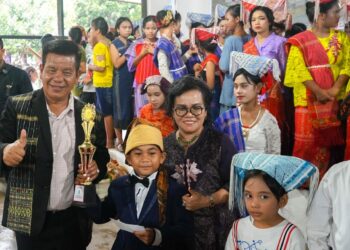Bupati Simalungun dan Ketua TP PKK Hadiri Festival Seni Dan Budaya di Raya Kahean