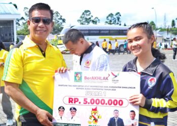 Peringatan Haornas, Bupati Simalungun Radiapoh Berikan Tali Asih Bagi Atlit Berprestasi