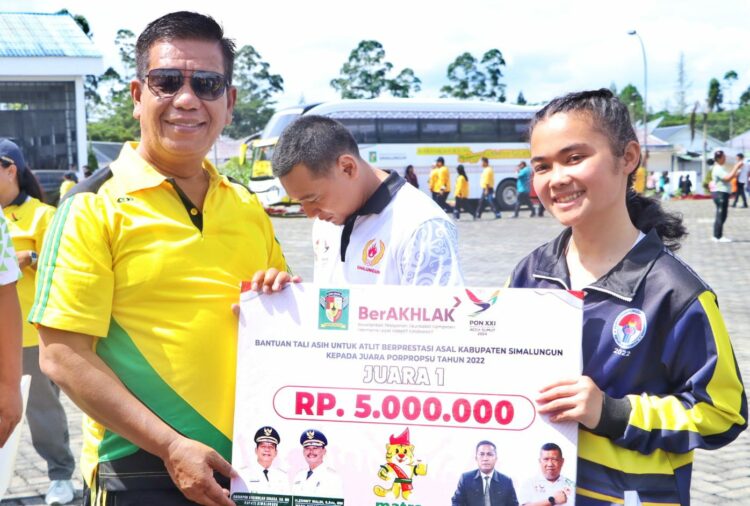 Peringatan Haornas, Bupati Simalungun Radiapoh Berikan Tali Asih Bagi Atlit Berprestasi