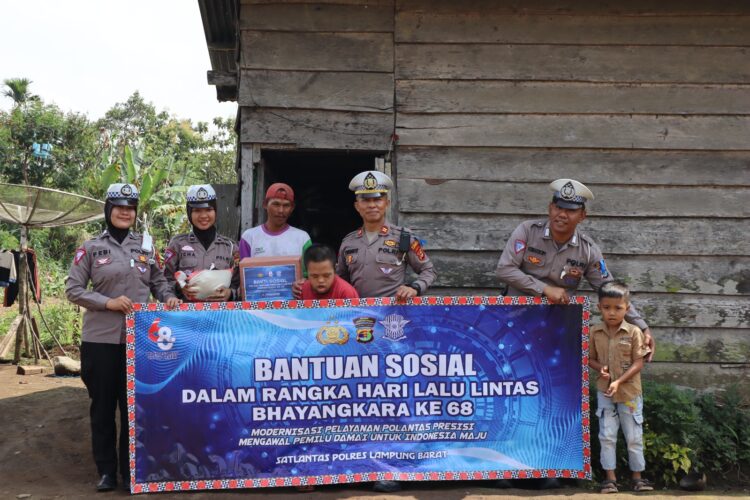 Hari Lantas Bhayangkara ke-68, Polres Lambar Bagikan Bansos