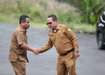 Sekda Pakpak Bharat Pimpin Apel Pagi di Dinas Ketahanan Pangan dan Pertanian