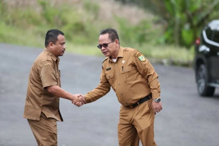 Sekda Pakpak Bharat Pimpin Apel Pagi di Dinas Ketahanan Pangan dan Pertanian