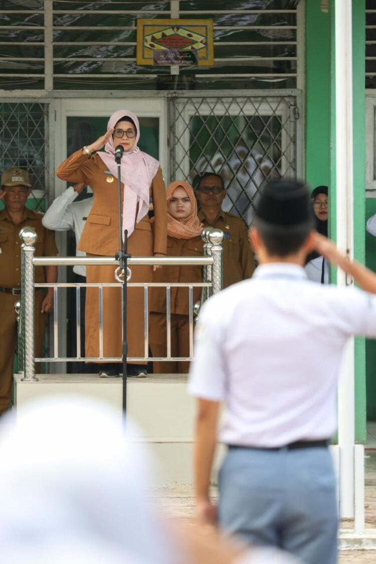 Wali Kota dr Susanti Menjadi Pembina Upacara di MAN Pematang Siantar