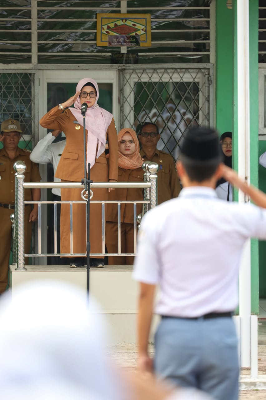 Wali Kota dr Susanti Menjadi Pembina Upacara di MAN Pematang Siantar