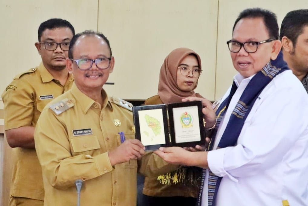 Wakil Bupati dan Ketua DPRD Simalungun Sambut Kunker DPRD Sumut Wakil Bupati dan Ketua DPRD Simalungun Sambut Kunker DPRD Sumut