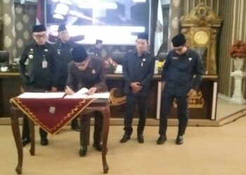 Bupati H Raden Adipati Surya dan Wakil Bupati Hadiri Pengesahan Raperda Tentang Perubahan APBD TA 2023