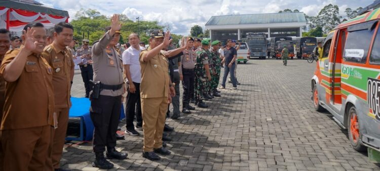 Bupati Simalungun Radiapoh Lepas Pasukan Pengamanan Pilpanag Serentak di 77 Nagori