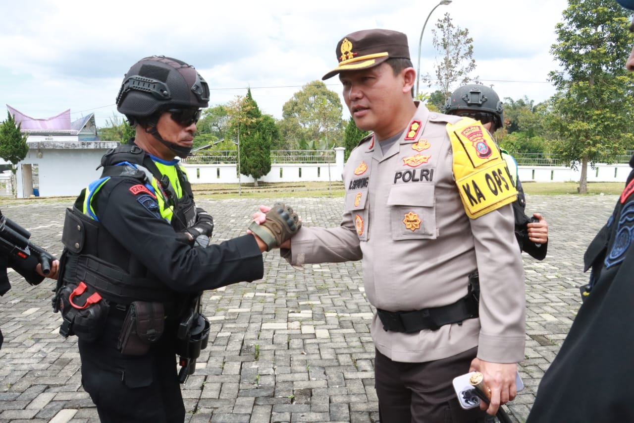 AKBP Ronald FC Sipayung Terima Personel BKO Polda Sumut Amankan Pilpanag Tahun 2023 di Simalungun Kapolres Simalungun, AKBP Ronald FC Sipayung menerima personel BKO Samapta dan Brimob Polda Sumatera Utara