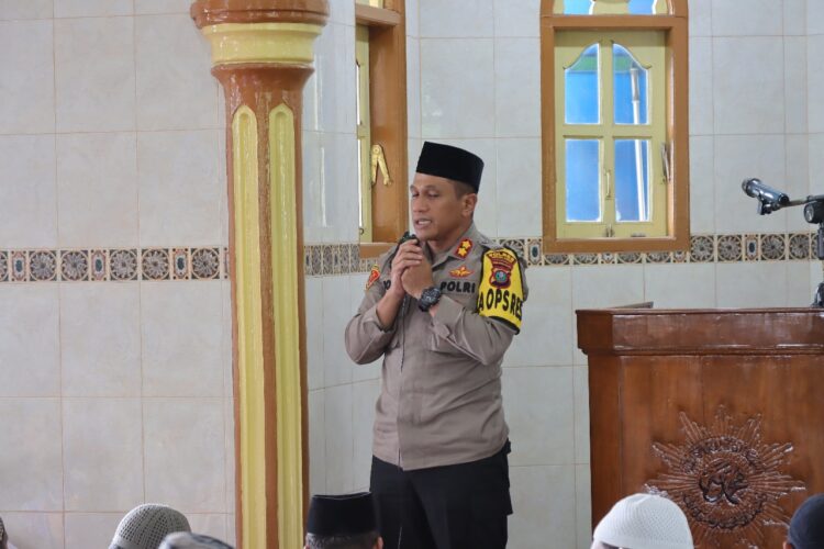 Kapolres Pematang Siantar Shalat Jumat Di Mesjid Taqwa