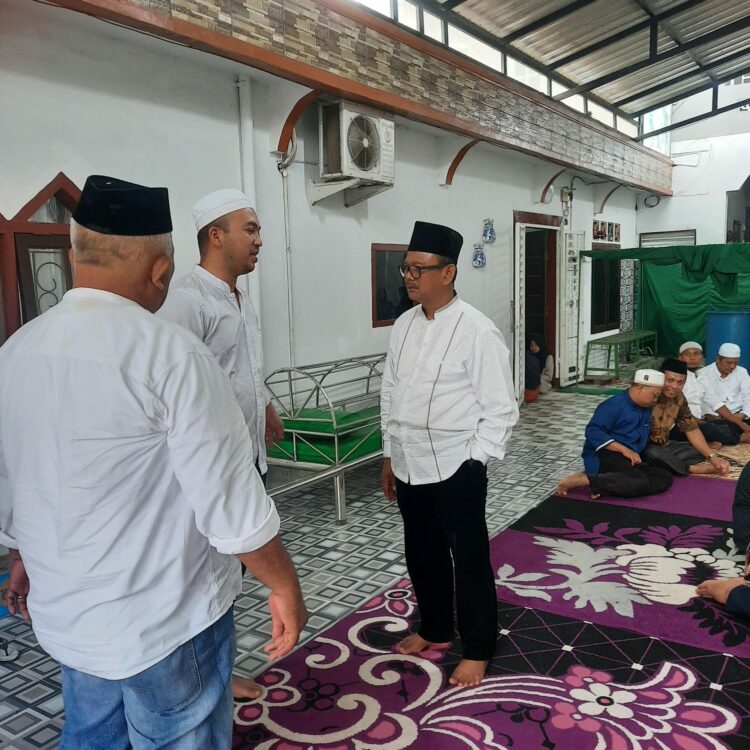 Turut Berduka Cita, Wabup Simalungun Melayat ke Rumah Kepsek SMAN 1 Serbalawan
