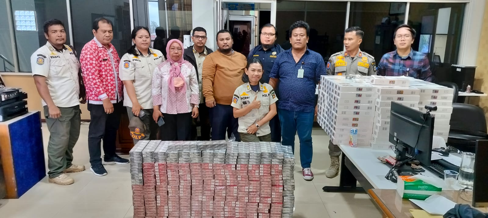 Sat Pol PP Siantar dan Tim Bea Cukai Temukan 4.889 Bungkus Rokok Tanpa Cukai Sat Pol PP Siantar dan Tim Bea Cukai Temukan 4.889 Bungkus Rokok Tanpa Cukai