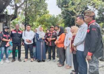 KRNS Lakukan Pemasangan Listrik Gratis Untuk Warga Karang Sari