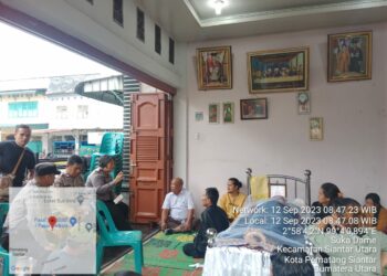 Kapolsek Siantar Utara AKP Herlina D. Damanik, SH sambangi rumah warga yang berduka