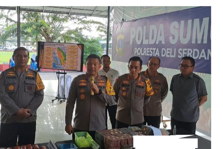 Kapolda Sumut Irjen Pol Agung Setya Imam Efendi, SH, SIK, MSi dalam keterangan persnya di Polresta Deliserdang