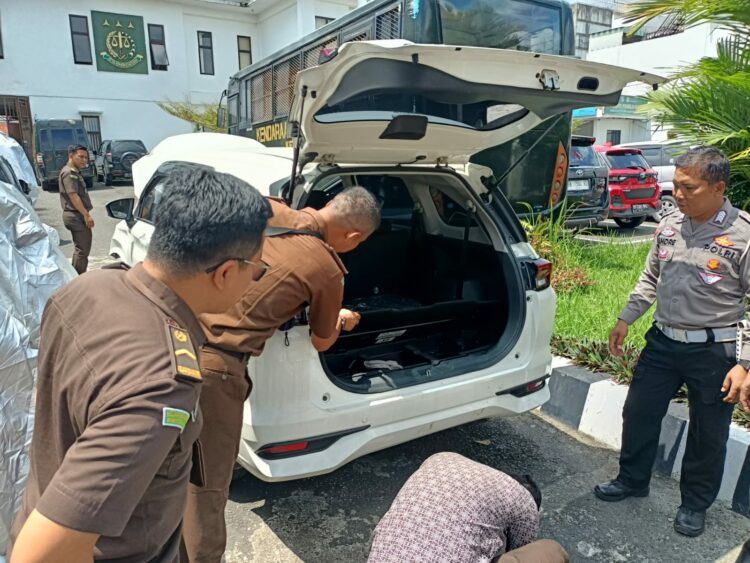 Penyerahan barang bukti mobil Toyota Avanza BK 1849-TAA dan Honda Vario BK 4466-WAK