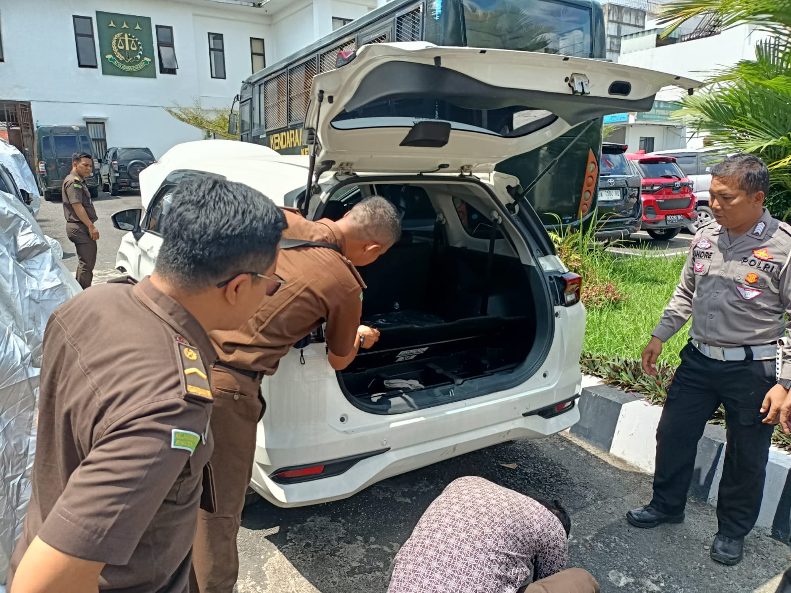 Penyerahan barang bukti mobil Toyota Avanza BK 1849-TAA dan Honda Vario BK 4466-WAK