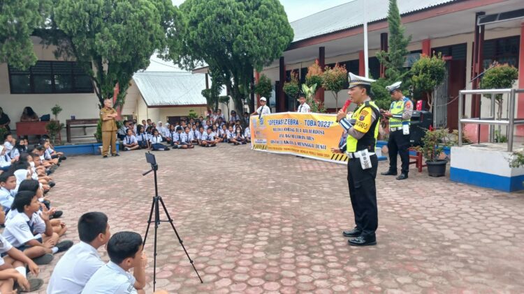 Personil Sat Lantas Polres Pematang Siantar selaku Satgas 2 Preemtif melaksanakan Penyuluhan/Sosialisasi di SMPN 7