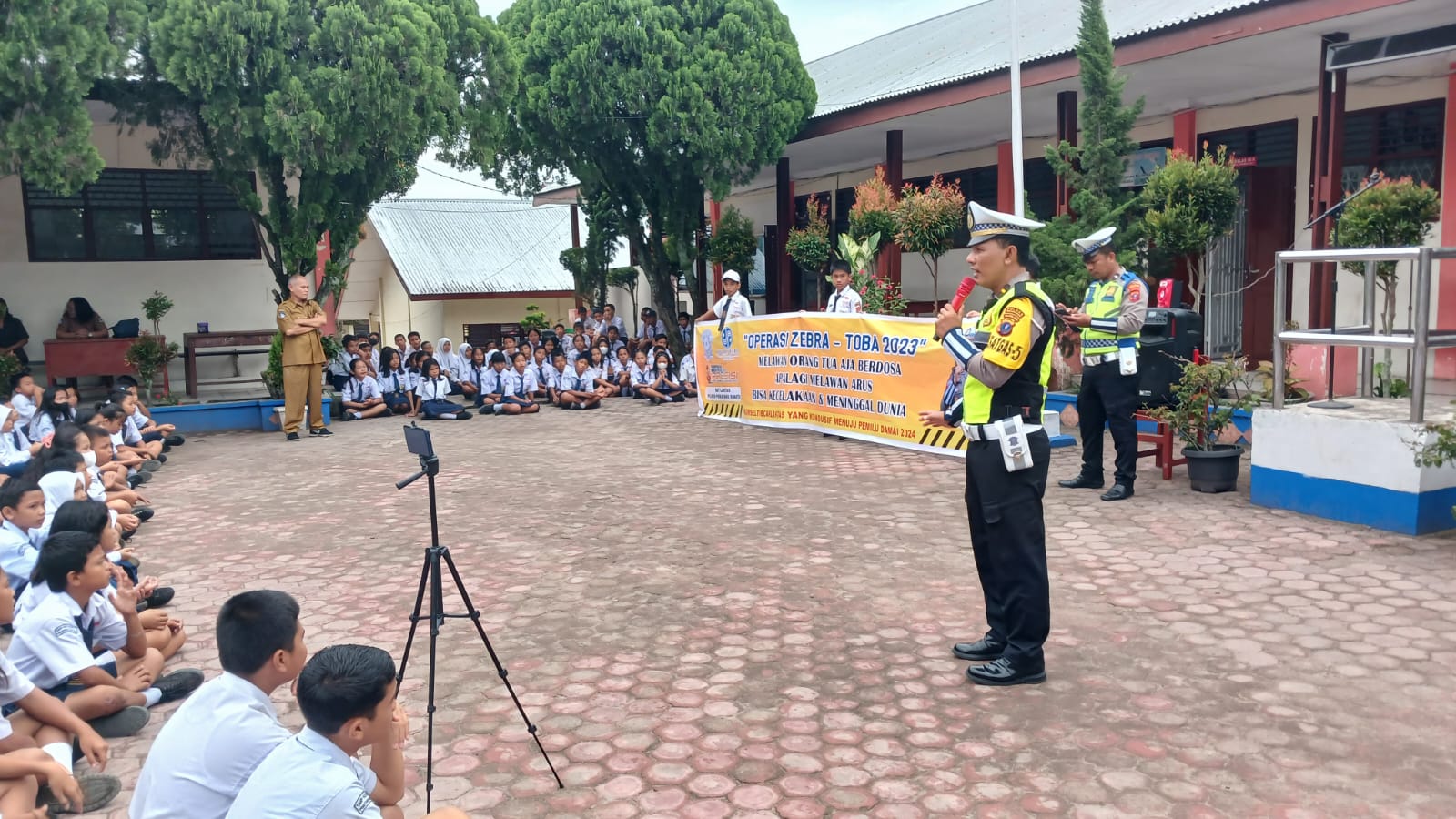 Personil Sat Lantas Polres Pematang Siantar selaku Satgas 2 Preemtif melaksanakan Penyuluhan/Sosialisasi di SMPN 7