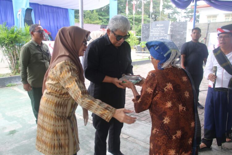 Wali Kota dr Susanti Dewayani SpA dan H Kusma Erizal Ginting SH menghadiri pagelaran Simulasi Penampilan Sendratari Warna Simalungun