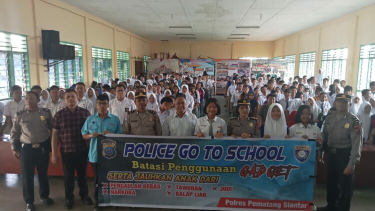 Sat Binmas Plres Siantar Gelar Police Go To School di YP Teladan