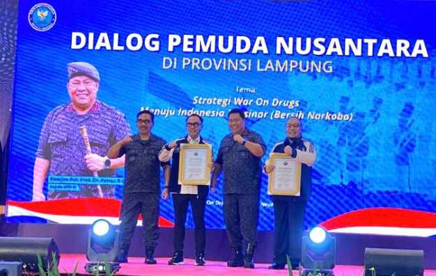 Bupati Adipati Terima Penghargaan P4GN Dari Kepala BNN Republik Indonesia Tahun 2023 Bupati Adipati Terima Penghargaan P4GN Dari Kepala BNN Republik Indonesia Tahun 2023