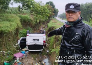 Mobil Toyota Avanza BK 1858 LAG Yang Terbalik saat di Lokasi Kejadian