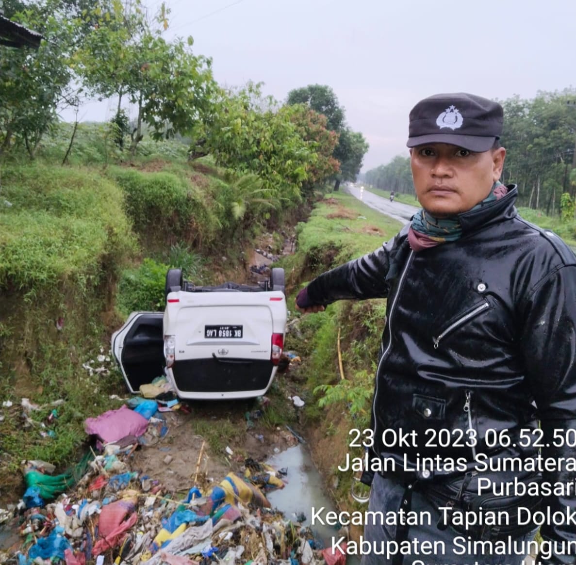 Toyota Avanza Terbalik Usai Tabrak Lembu di Simalungun, Satu Keluarga Dilarikan ke Rumah Sakit Mobil Toyota Avanza BK 1858 LAG Yang Terbalik saat di Lokasi Kejadian