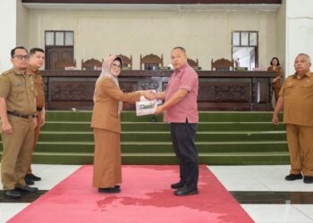 Wali Kota  menghadiri Rapat Paripurna IX dalam Rangka Penyampaian Laporan Hasil Reses II DPRD Pematang Siantar