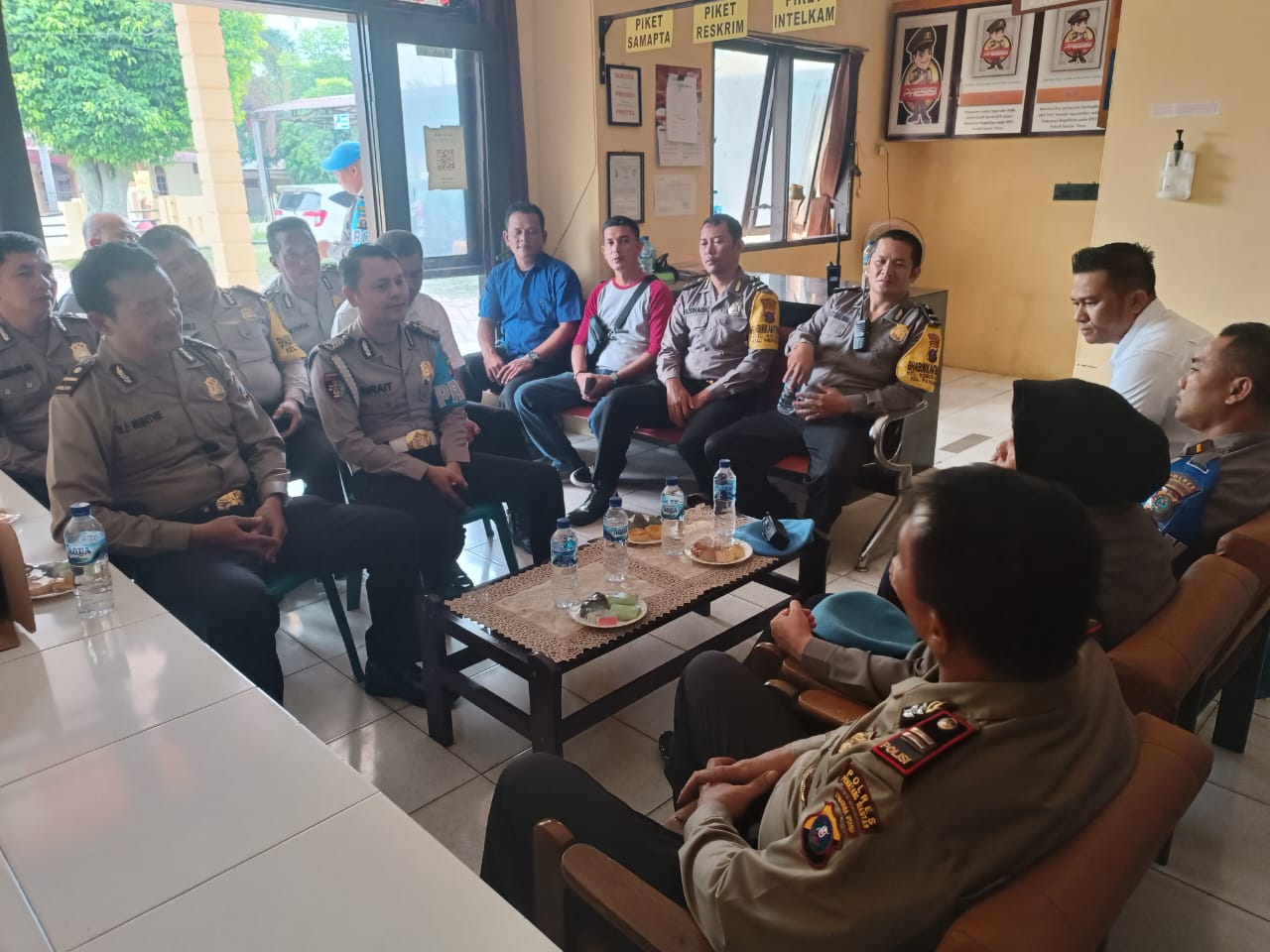 Si Propam Polres Siantar Berikan Pembinaan Etika Profesi Polri di Polsek Siantar Timur