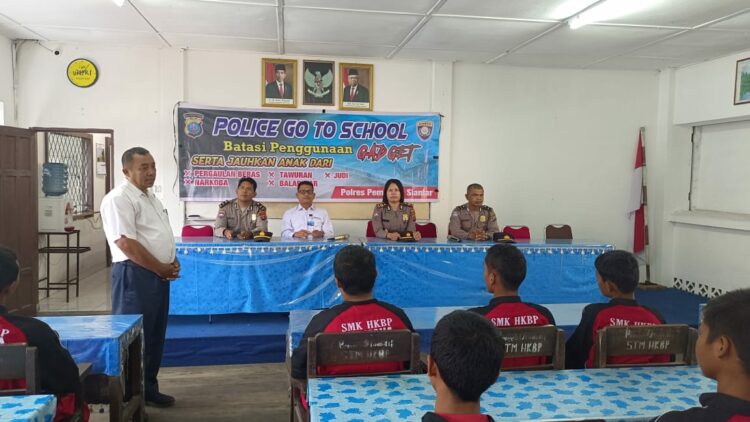Kasat Binmas Polres Siantar Himbau SMK Swasta HKBP Jauhi Narkoba Kasat Binmas Polres Siantar Himbau SMK Swasta HKBP Jauhi Narkoba