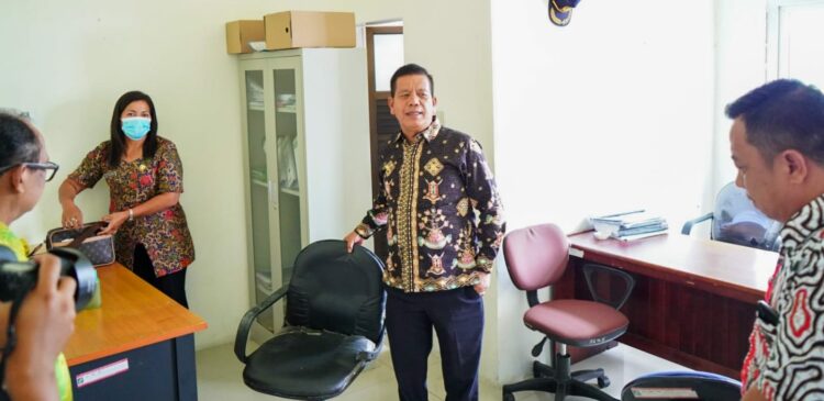 Sambangi Dinas PMPTSP, Bupati Simalungun Minta ASN Lebih Inovatif dan Jaga Kebersihan