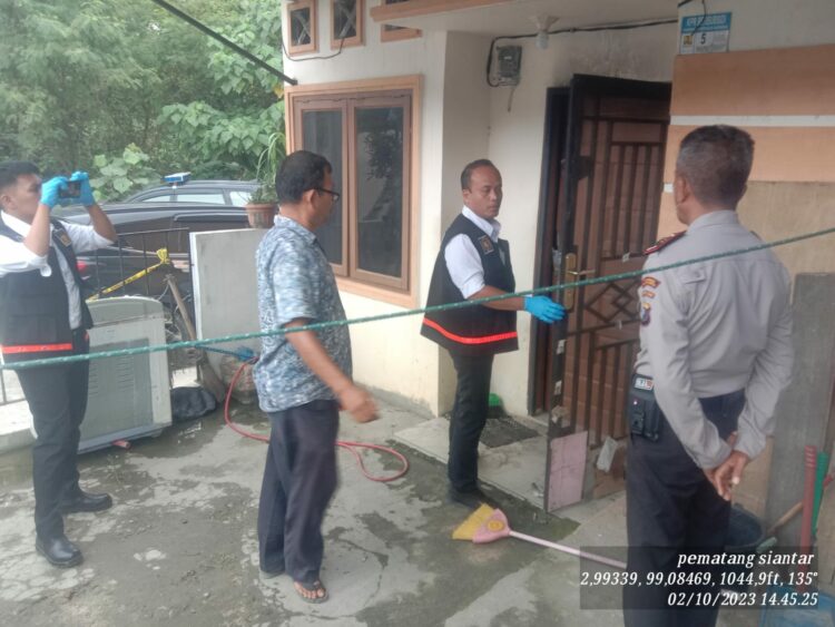 Kasat Reskrim Polres Siantar Dampingi Tim BIDLABFOR Polda Sumut Olah TKP Kebakaran
