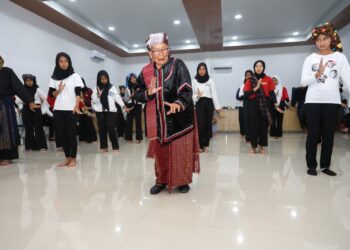 Oppung Raminah Garingging Diusulkan Sebagai Calon Penerima AKI Tahun 2023 Kategori Maestro Seni Tradisi