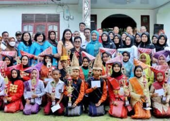 Ny Ratnawati Radiapoh Hasiholan Sinaga Berharap Bunda PAUD Nagori Tidak Hanya Memakai Selempang Saja