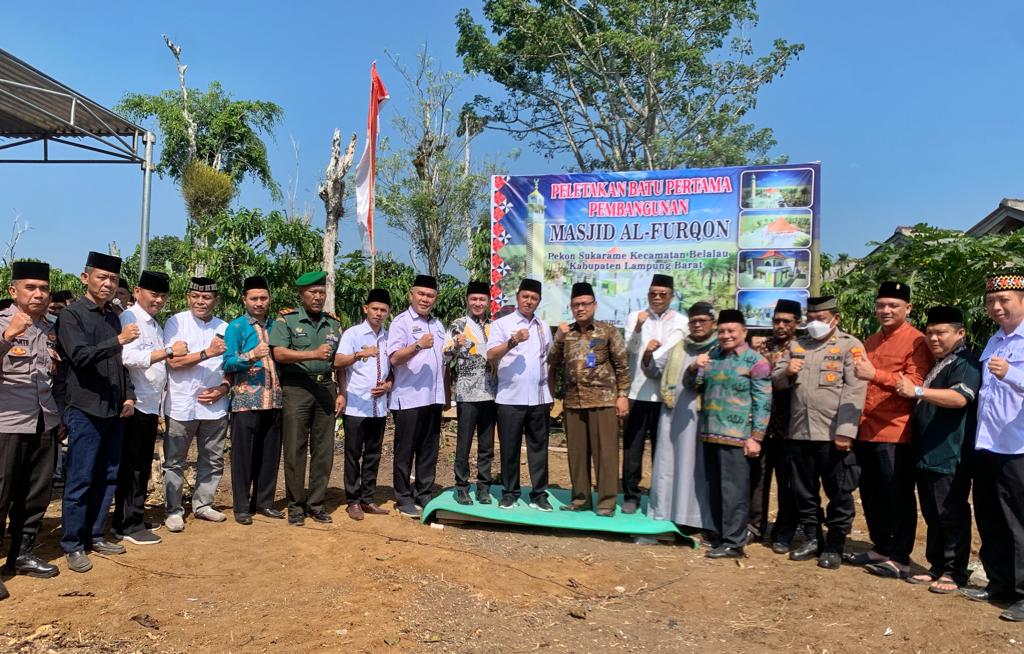 PJ Bupati Lampung Barat Drs Nukman Lakukan Peletakan Batu Pertama Pembangunan Masjid Al-Furqon PJ Bupati Lampung Barat Drs Nukman Lakukan Peletakan Batu Pertama Pembangunan Masjid Al-Furqon