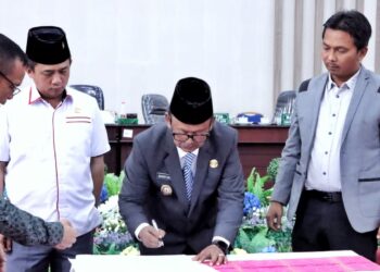 8 Fraksi DPRD Simalungun Setujui Ranperda Tentang Pajak dan Retribusi Daerah