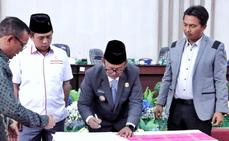 8 Fraksi DPRD Simalungun Setujui Ranperda Tentang Pajak dan Retribusi Daerah