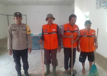 Tiga Pelaku Pencurian Sawit Jalani Kerja Sosial di Kantor Pangulu Sahkuda Bayu