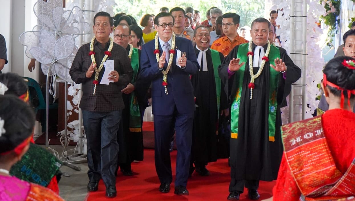 Bupati Simalungun dan Menteri Hukum dan HAM Hadiri SAK Ke XXIII GKPI di Rambung Merah Bupati Simalungun dan Menteri Hukum dan HAM Hadiri SAK Ke XXIII GKPI di Rambung Merah