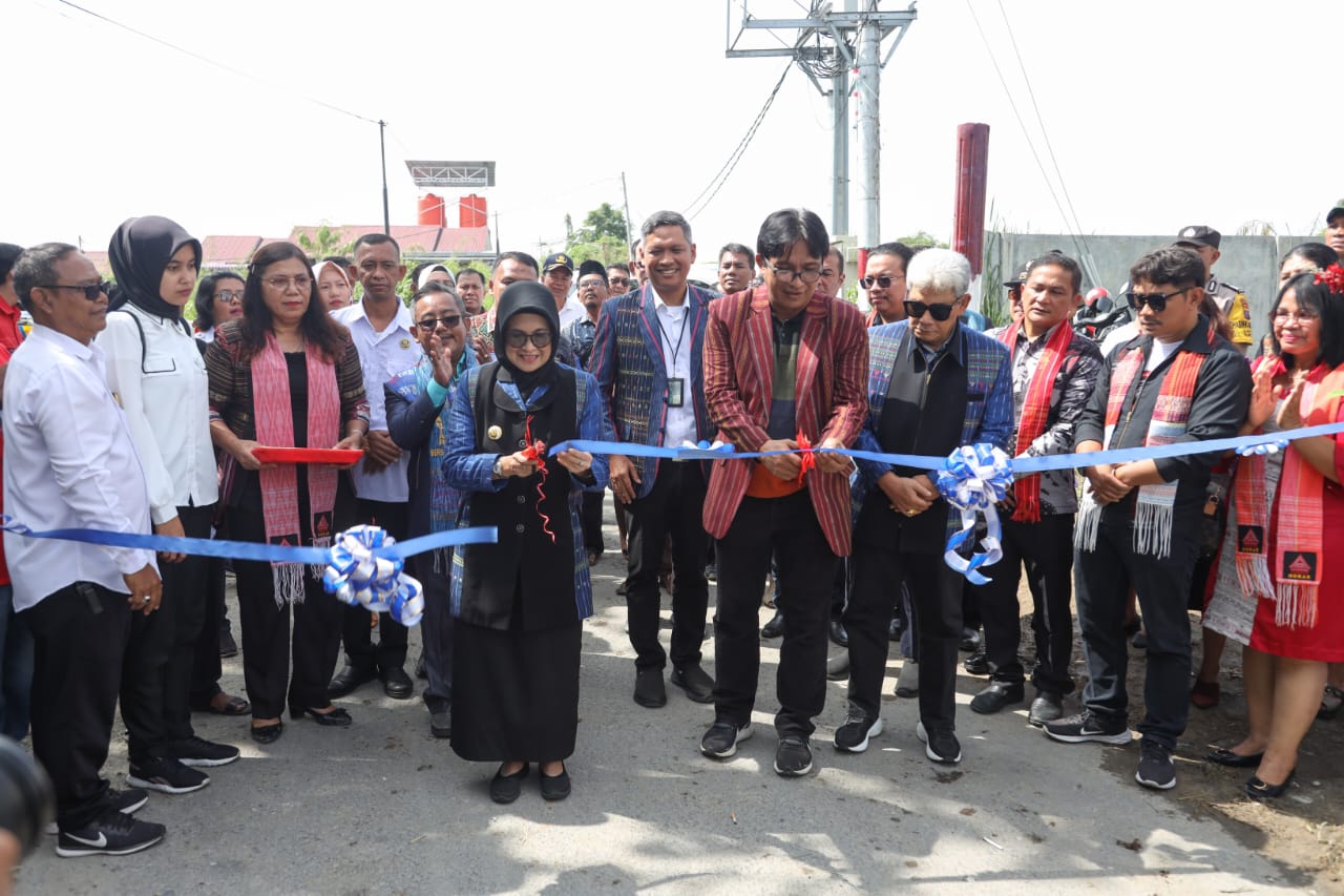 Wali Kota Siantar dan Ketua Dekranasda Resmikan Kampung Tenun Ulos 