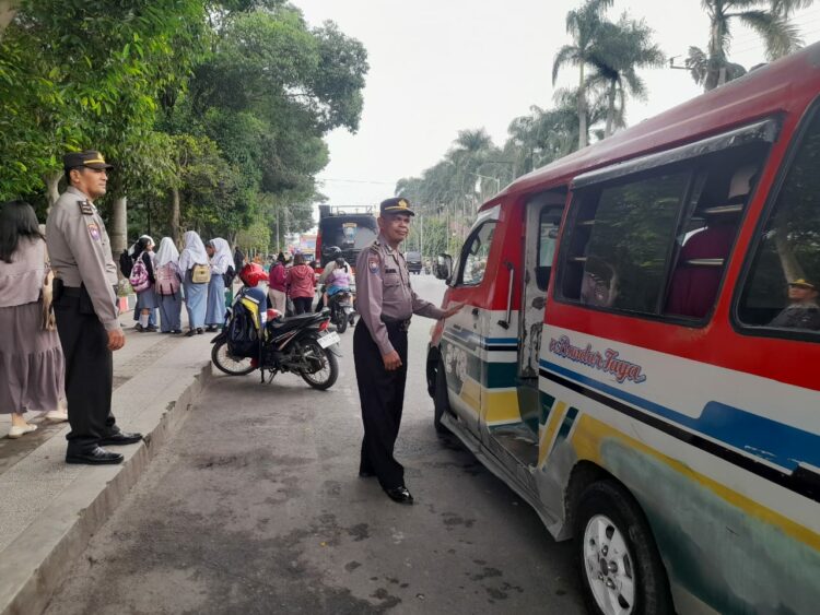 Sat Binmas Himbau Sopir Angkot di Siantar Tertib Berlalulintas