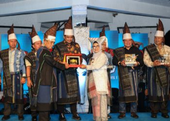 Wali Kota Pematang Siantar Menjamu Rombongan Komwil I APEKSI di Tugu Kemerdekaan Lapangan Merdeka