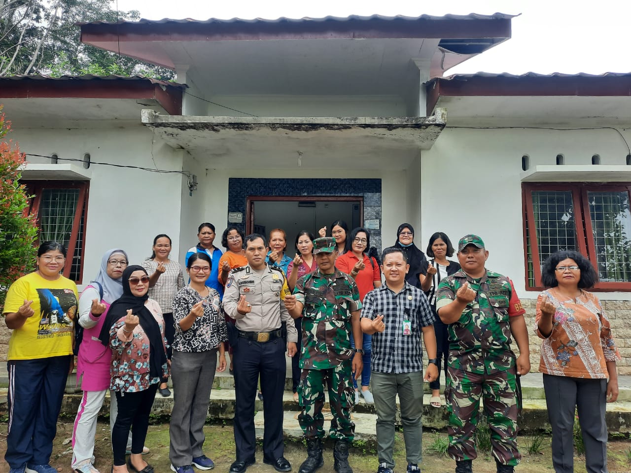 Bhabinkamtibmas Gurilla Sebagai Fasilitator Di Balai Penyuluhan KB Bhabinkamtibmas Gurilla Sebagai Fasilitator Di Balai Penyuluhan KB