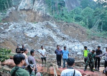 Bupati Simalungun Radiapoh Turun Langsung Tinjau Longsor di Nagori Durian Baggal