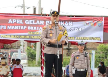 Polres Taput Gelar Apel Gelar Pasukan  Operasi Mantap Brata Toba 2023 - 2024 di Terminal Madya Tarutung