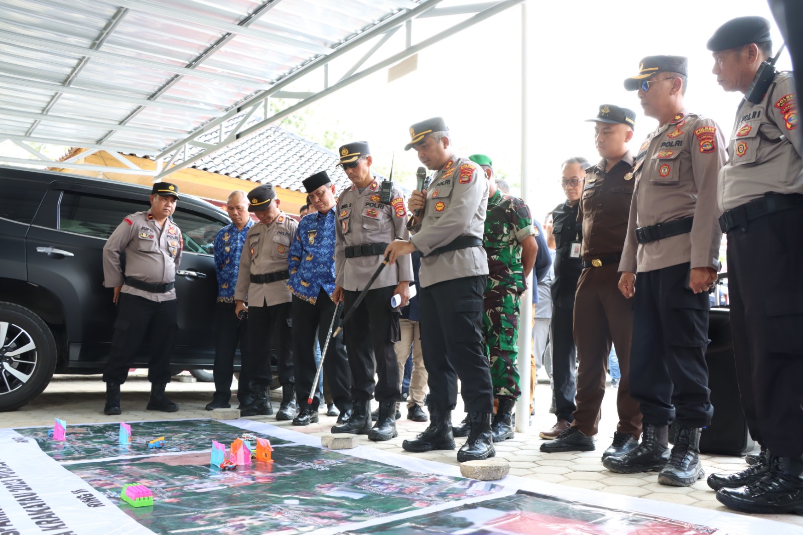 Jelang pemilu 2024, Ratusan Personel Polri dan TNI Latihan Sispamkota di KPU Way Kanan Jelang pemilu 2024, Ratusan Personel Polri dan TNI Latihan Sispamkota di KPU Way Kanan