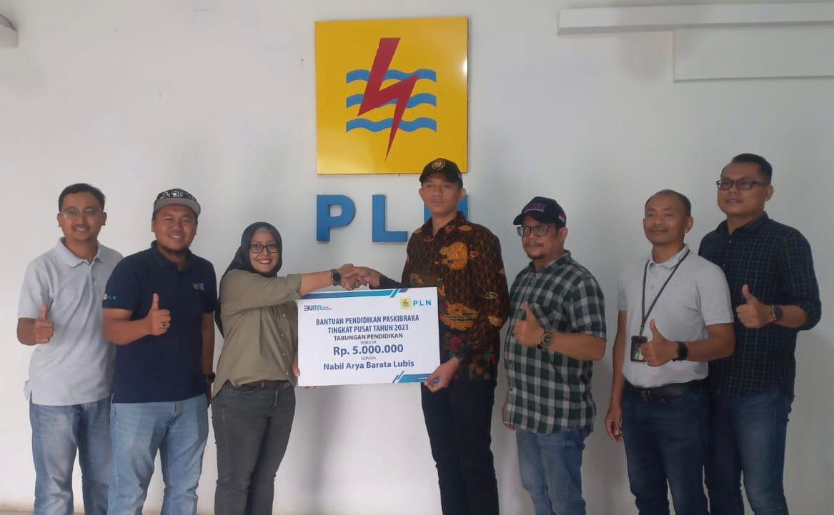 Paskibraka Asal Madina Terima Bantuan Pendidikan Dari PLN UP3 Padang Sidimpuan
