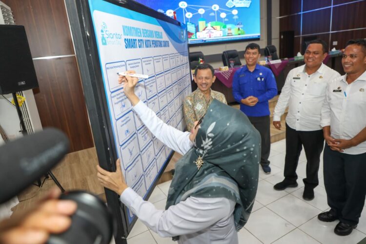 Wali Kota Siantar Tandatangani Komitmen Implementasi Program Smart City 