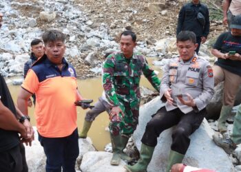 Kapolres dan Dandim Simalungun Bersinergi Dalam Pencarian Korban Tertimbun Tanah Longsor di Nagori Durian Baggal